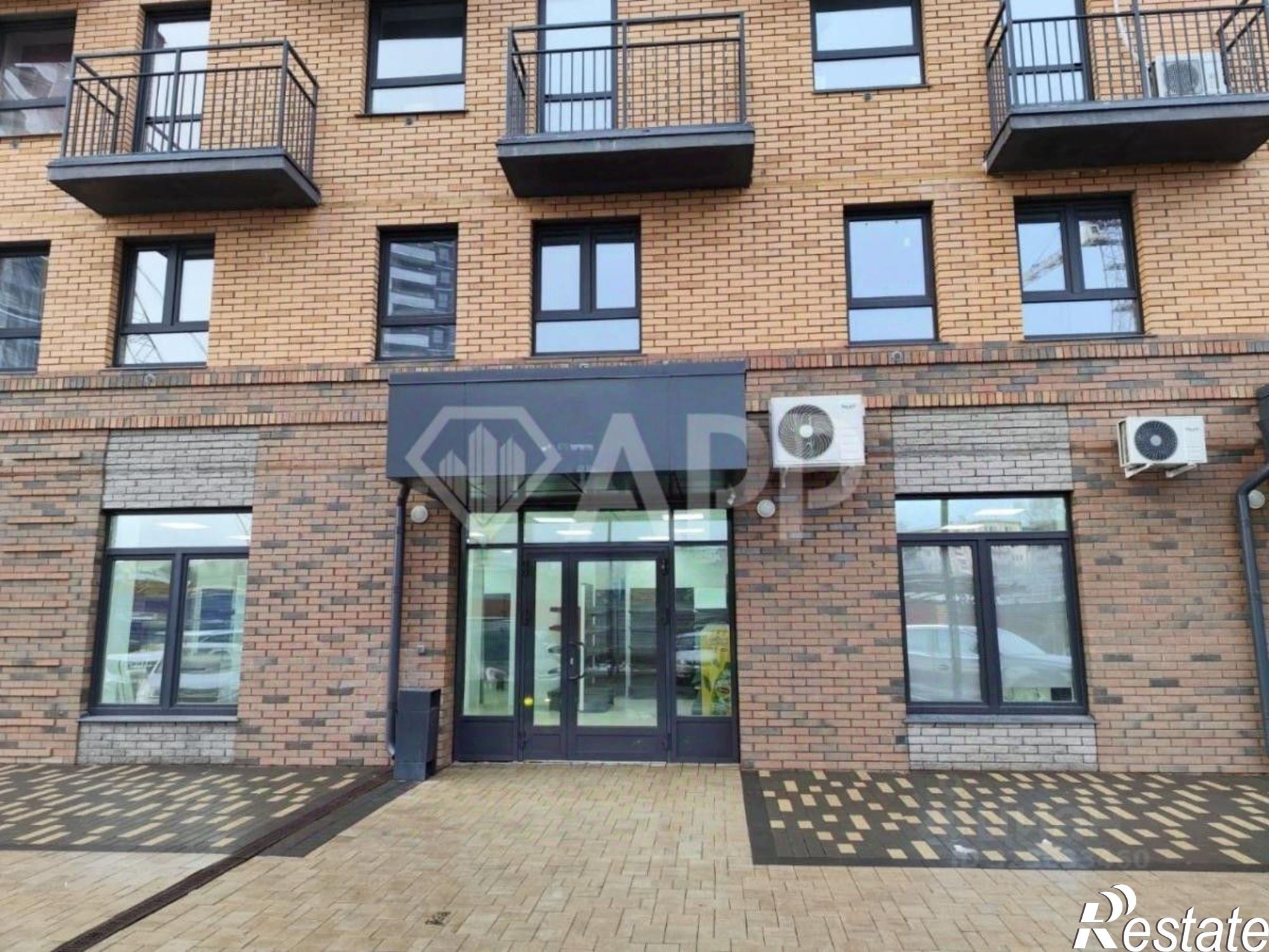 Сдать торговое помещение за 110 000 рублей на улица 10 лет Октября, 75/1