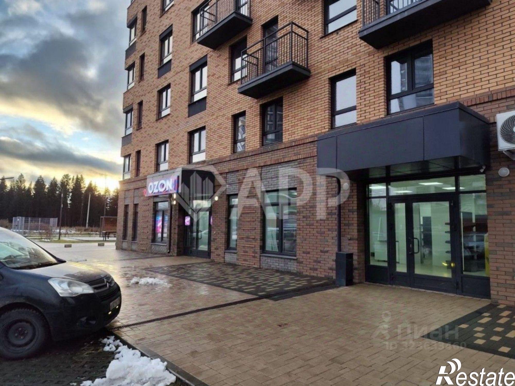 Сдать торговое помещение за 110 000 рублей на улица 10 лет Октября, 75/1