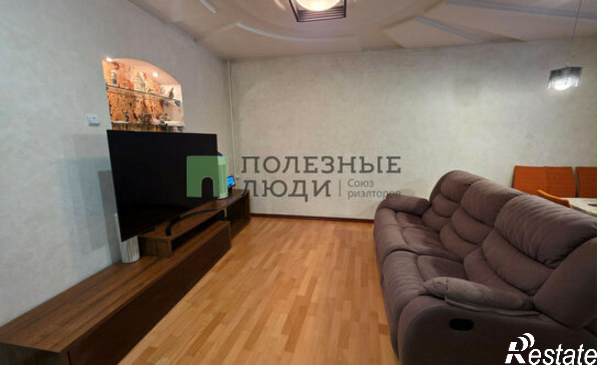 Купить квартиру за 10 500 000 рублей на пл Им 50-летия Октября, 11