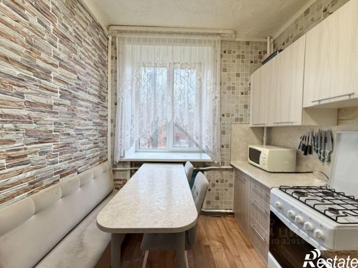 2-комн квартира пл Им 50-летия Октября, 4,  д. 4