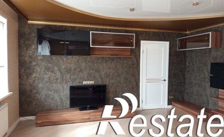 3-комн квартира улица Холмогорова, 81,  д. 81